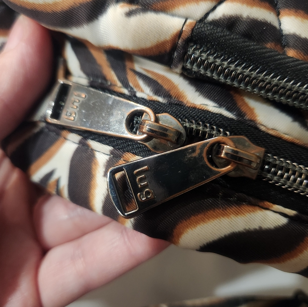 Lug Ranger 2 RFID Medium Crossbody Bag | Zebra Sand Pattern *flaws" - Picture 4 of 15